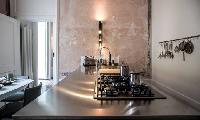 Ortigia Apartment | Stylish apartment overlooking the historic market of Ortigia