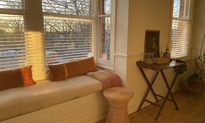 Leytonstone Apartment | Stylish Apt London Excel Olympic Close to Station