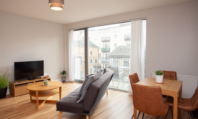 City Centre Glasgow Apartment | Stylish Balcony Apartment in Glasgow