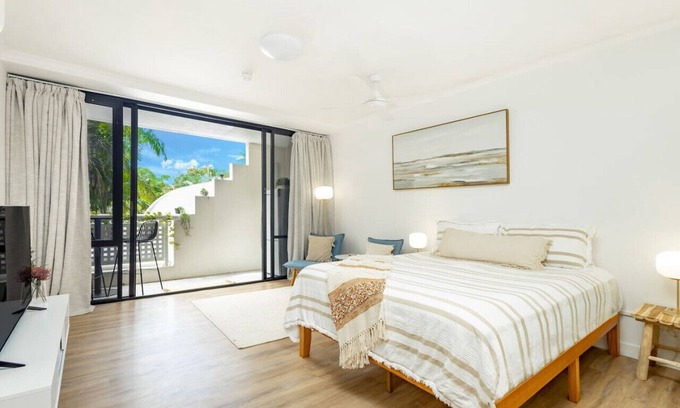 Cairns North Apartment | Stylish Cairns Studio Apartment Esplanade/Hospital
