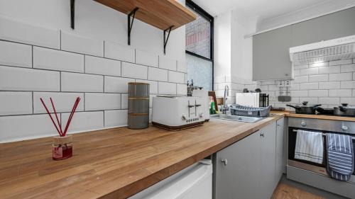 Barbican Apartment | Stylish Central London Studio Great City Access