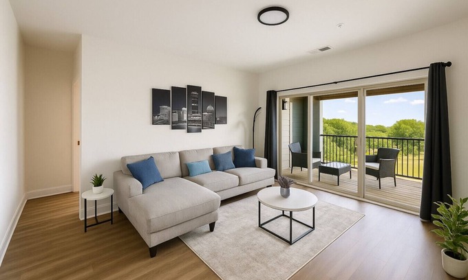 Glen Iris Apartment | Stylish Condo | 3 Bedroom + Pool Table