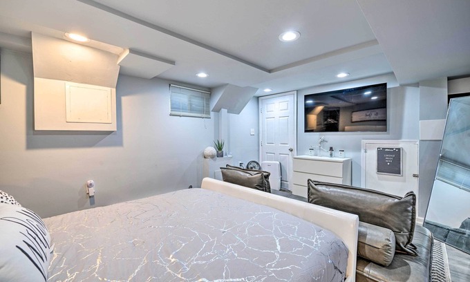 Michigan Park Apartment | Stylish DC Studio ~ 5 Mi to National Mall!