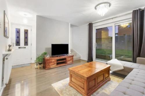 Two Mile Ash House | Stylish Detached Home, Sleeps 6