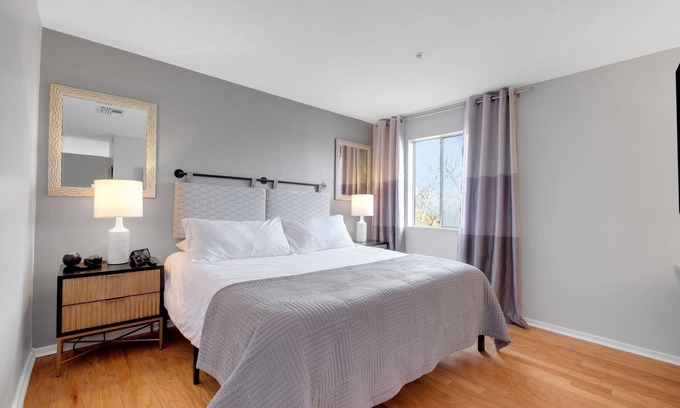 North Capitol Condo | Stylish Downtown Nashville Condo ★ River Views! Near Everything + POOL + PARKING