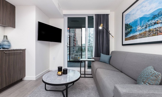Downtown Vancouver Hotel | Stylish Downtown Studio Apartment in Vancouver's Beach District