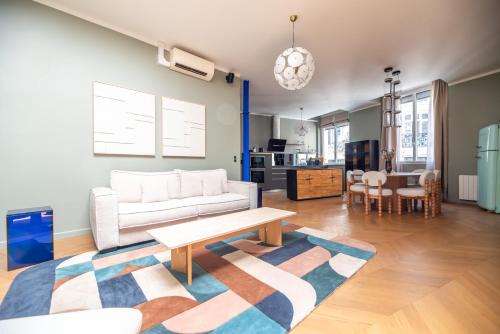 Quartier du Mail Apartment | Stylish Duplex in Paris' Center