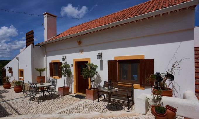 Obidos Other | Stylish farmhouse with fabulous sun room in 4 acre valley only 7km from Obidos