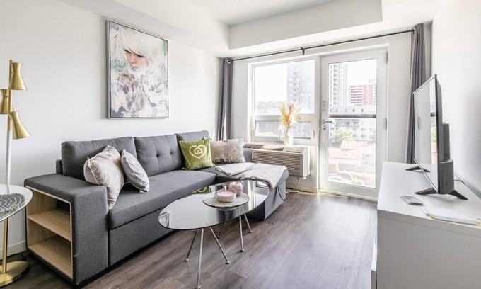 Beasley Apartment | Stylish Hamilton Apartments. GYM, BBQ