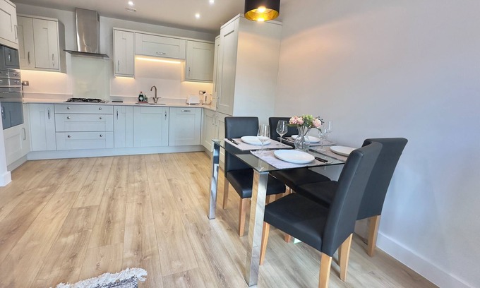Weybridge Apartment | Stylish home in Weybridge