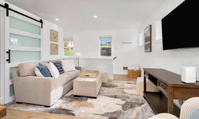 Market House | Stylish home West of Market private home, sleeps 4, secluded fully fenced yard