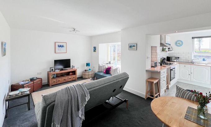 Isle of Lewis House | Stylish House in the Pretty Coastal Village of Aird (Point) on the Isle of Lewis
