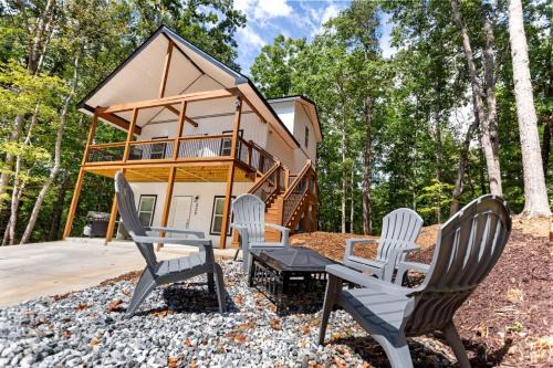 Westminster House | Stylish Lakehouse with Black-and-White Modern Design near Lake Hartwell, Clemson SC