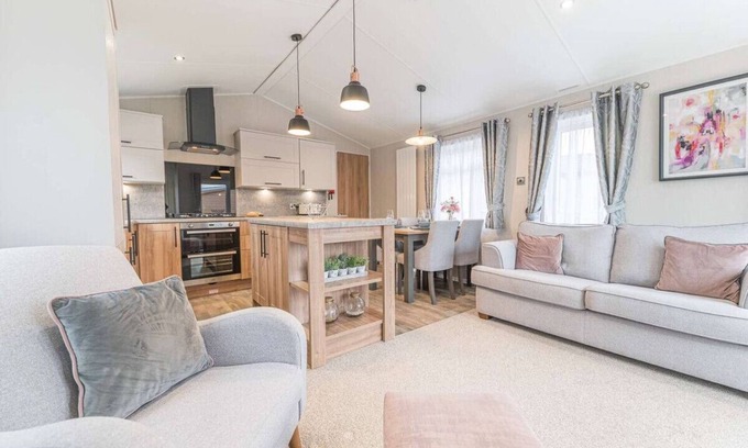 South Lakeland Leisure Village Ski Chalet | Stylish Lodge with easy access to Lakes and Dales