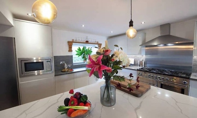 Wisbech Cottage | Stylish Norfolk Country House River/Large Garden & Koi