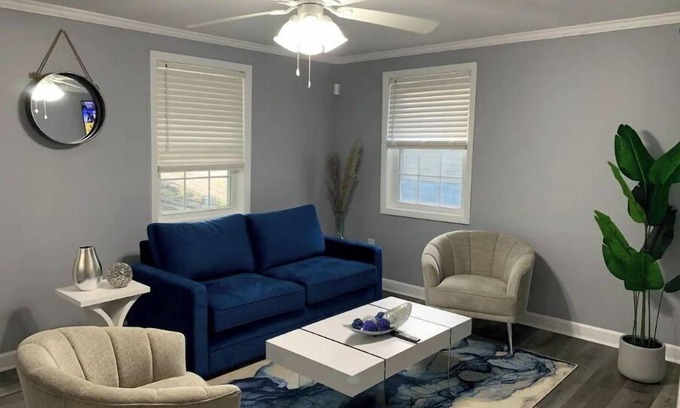 Greensboro House | Stylish One Bedroom home 5 min away from Downtown.