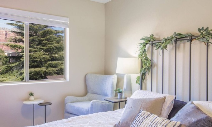 Oak Creek Condo | Stylish Sedona Condo | Red Rock Views, Modern Comfort & Quiet Location