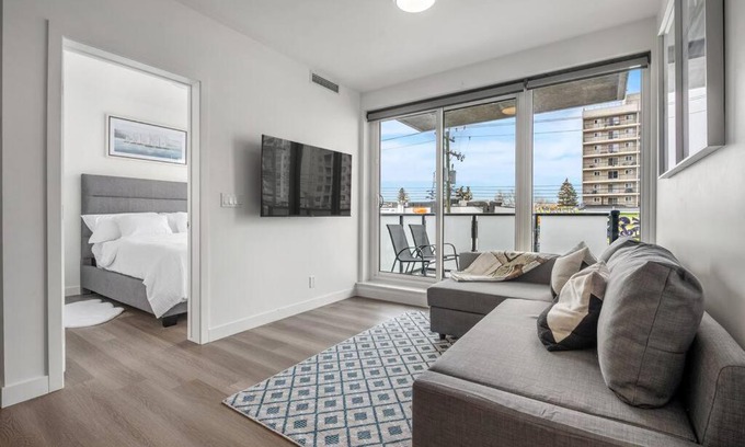 Sunnyside Apartment | Stylish Serenity 1BR Kensington Condo with Parking