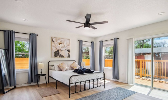 Denver Heights Cottage | Stylish & Spacious Comfort 4br/3ba Downtown Gem!