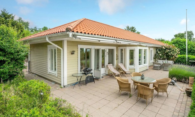 Ramlose House | Stylish, spacious cottage with panoramic view and large plot, located directly on the lake Arresø.