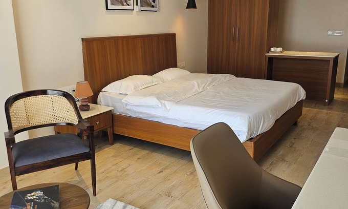 Panch Batti Apartment | Stylish studio with wi-fi, pantry, coffee, and central location.