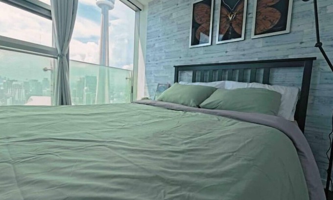Downtown Toronto Apartment | Stylish Toronto Suite with CN Tower/Lake Views