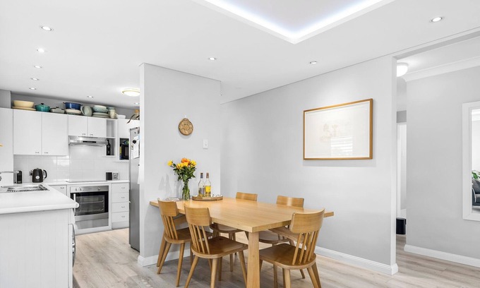 Ascot Apartment | Stylish Two Bedroom Unit in Ascot