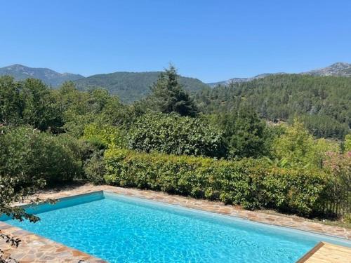 Olargues Villa | Stylish villa with large pool and stunning views
