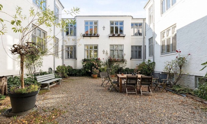 Charlottenlund Apartment | Stylist apartment in exclusive area, 15 mins from central Copenhagen
