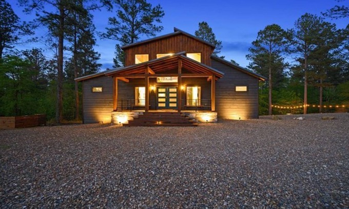 Broken Bow Cabin | Sublime-New Modern Cabin, 3 bedrooms - 2 Masters/Bunk, Pet Friendly! Sleeps 8