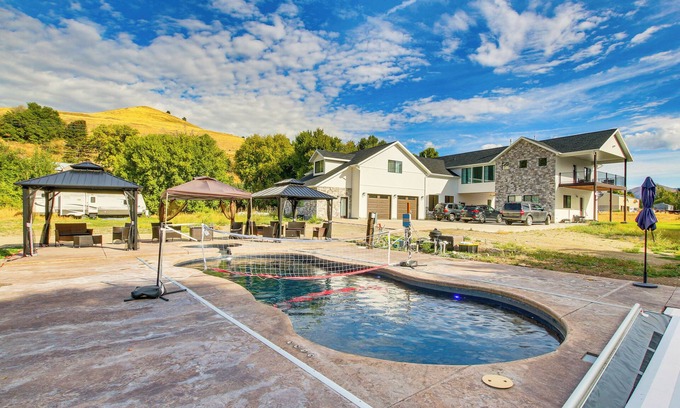 Preston Apartment | 'Sugar Creek Apartment' on Cub River: Shared Yard!