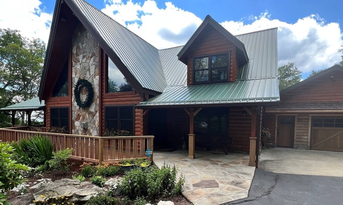 Sugar Mountain House | Sugar Mountain High is a luxury mountain log home