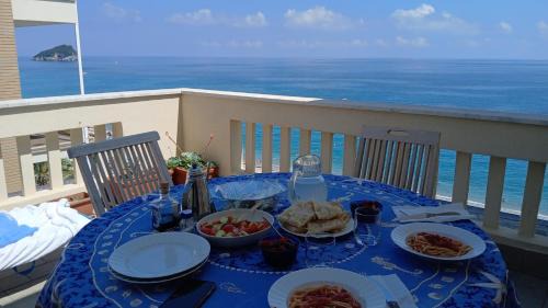 Spotorno Apartment | SUITE BLU INN , 10 mt from sea , one parking gratuito free