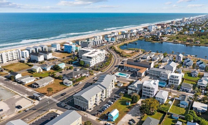 Carolina Beach Condo | "Suite Caroline” By the Beach & a Poo? Oh yes yes!