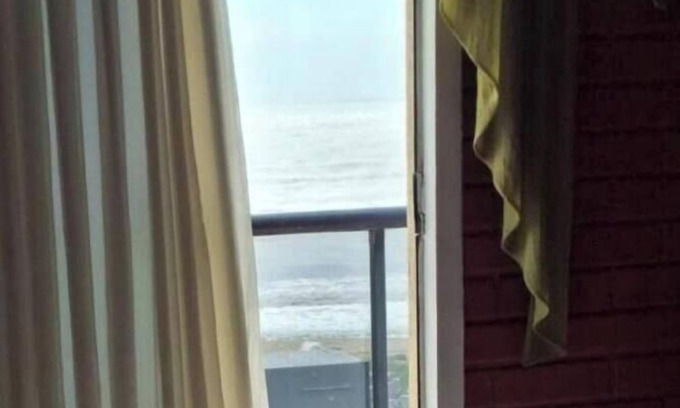 Barra Velha Apartment | Suite facing the sea in a guest house!