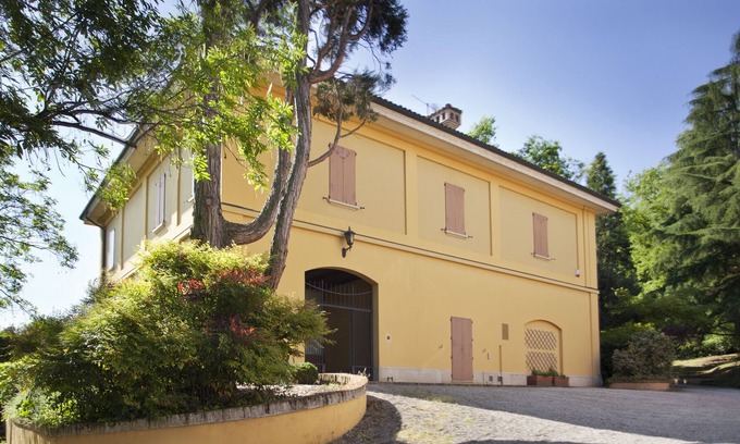 Crespellano Apartment | Suite in Historic Villa immersed in a beautiful green park with a swimming pool.