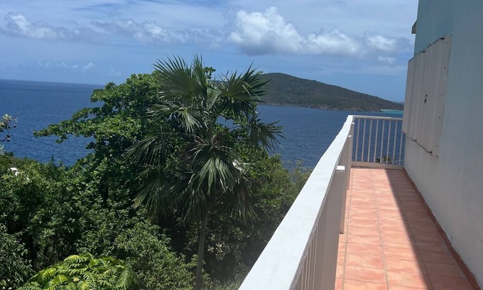 Estate Peterborg Villa | Suite Mango - Lush, Private Oasis on Peterborg Peninsula - Gated on a Cul De Sac