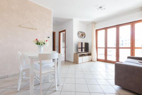 Fiumicino Apartment | Suite Moderna 60 m2 con terrazzo privato - 5 min da Aeroporto FCO e Fiera di Roma
