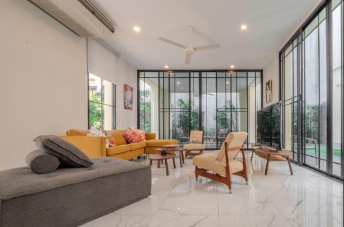 Sukhumvit Apartment | Sukumvit Pool Villa 5BR 5-7min-walk to Thonglor Sky train