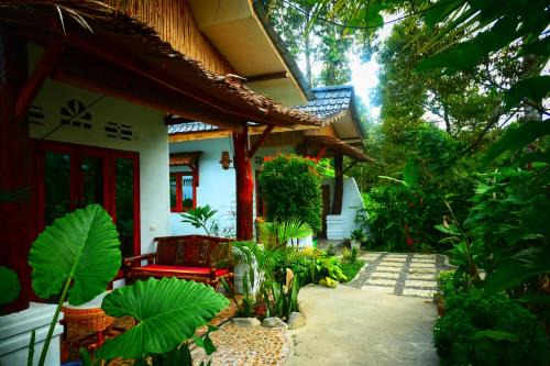 Bohorok House | Sumatra Orangutan Discovery Villa
