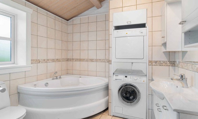 Faxe Ladeplads House | summer cottage with jacuzzi and sauna