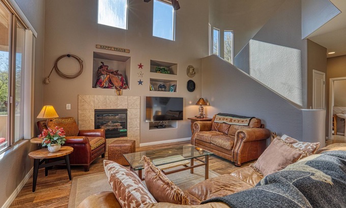 Talon Retreat Condo | Summer Deal! Grayhawk Retreat: 2BR Luxe Townhome - Pool, HotTub & Mountain Views