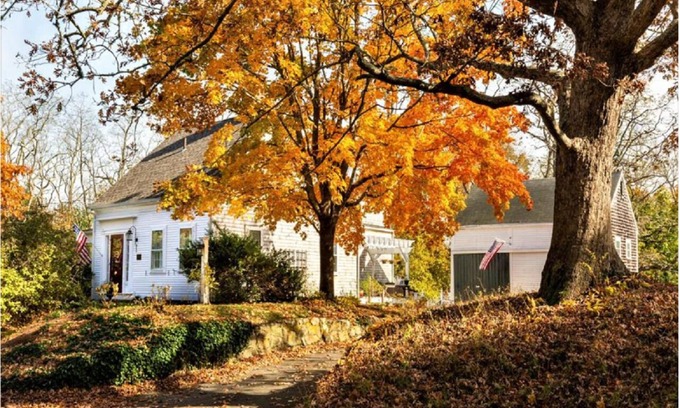 West Barnstable House | Summer on the Cape and cool off! 10% off on all available dates. Send inquiry!