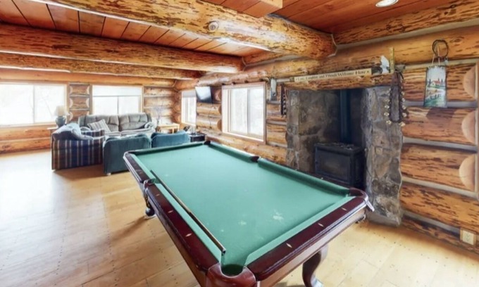Wildernest Cabin | Summit Peaks LodgenSleeps 14nPet friendlynIncredible Views, Close to ski resort