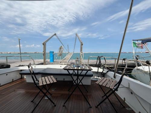 Municipio 3 Boat Rental | Sun Boat and Breakfast