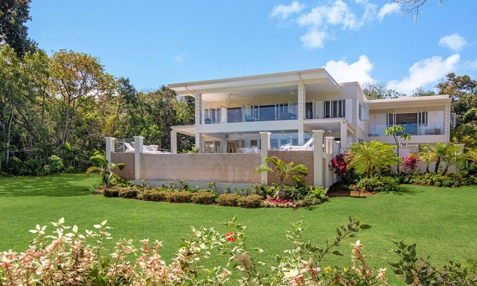 Montego Bay Villa | Sun Drenched Beachfront Villa Upscale Living, Private Pool, Breezy Ocean Breezes
