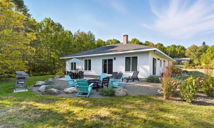 Searsport House | Sun, salt and sand @ Heart Rock House! Private beach/8 min drive to Belfast!