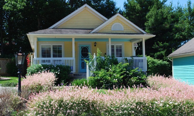 Hubbards Cottage | SUN, SAND, OCEAN, in Hubbards. What more do you need?