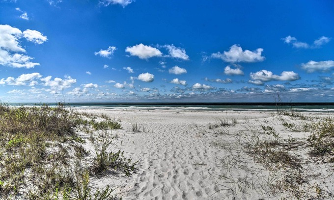 Indian Shores Cottage | Sun-Soaked Coastal Hideaway - Steps to Beach!