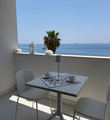 Porto Salvo Bed & Breakfast | SunBeach 44 - Skyview B&B